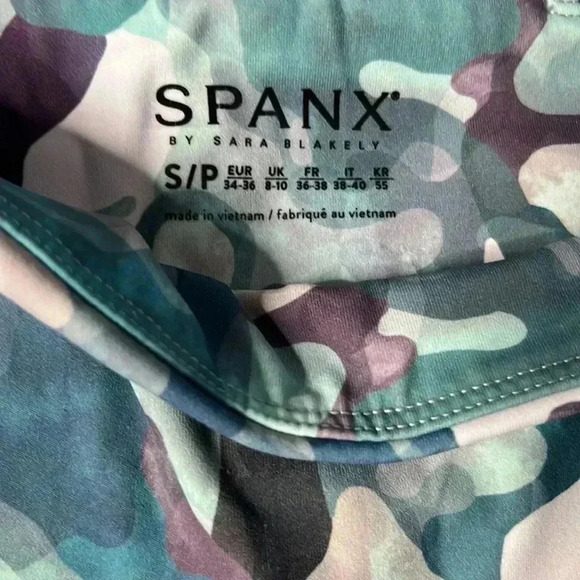 Spanx Booty Boost Active Print 7/8 Purple/Blue Capri Leggings Size S - Picture 8 of 10